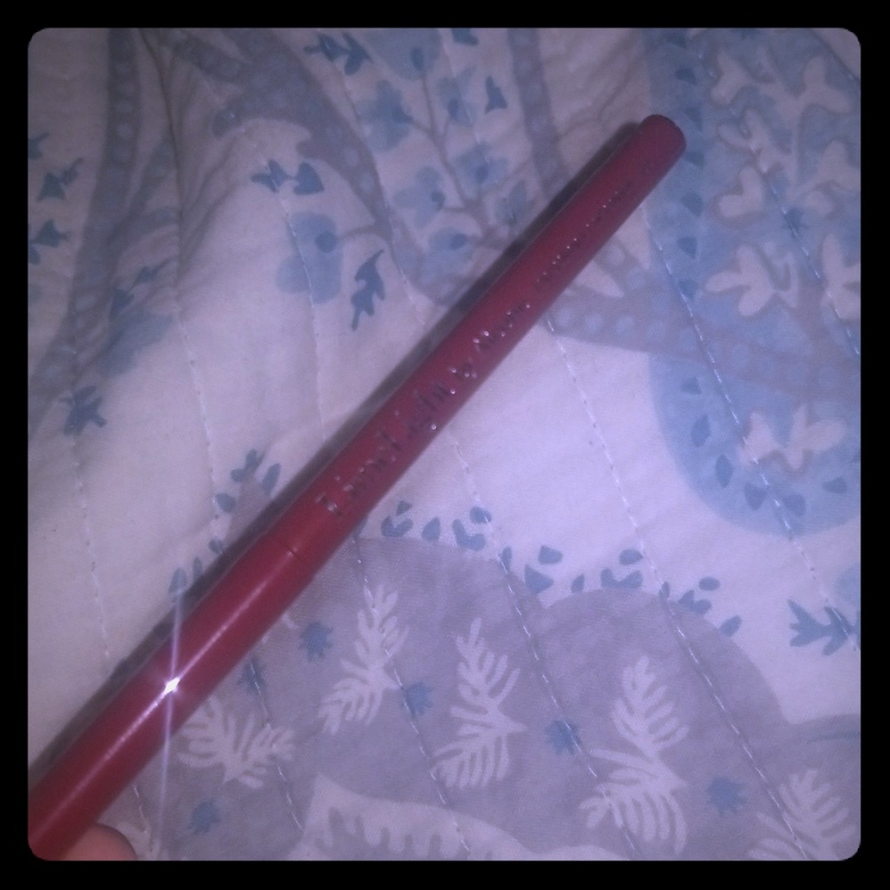 Berry Berry #5 (Berry Red) Enduring Lip Liner
